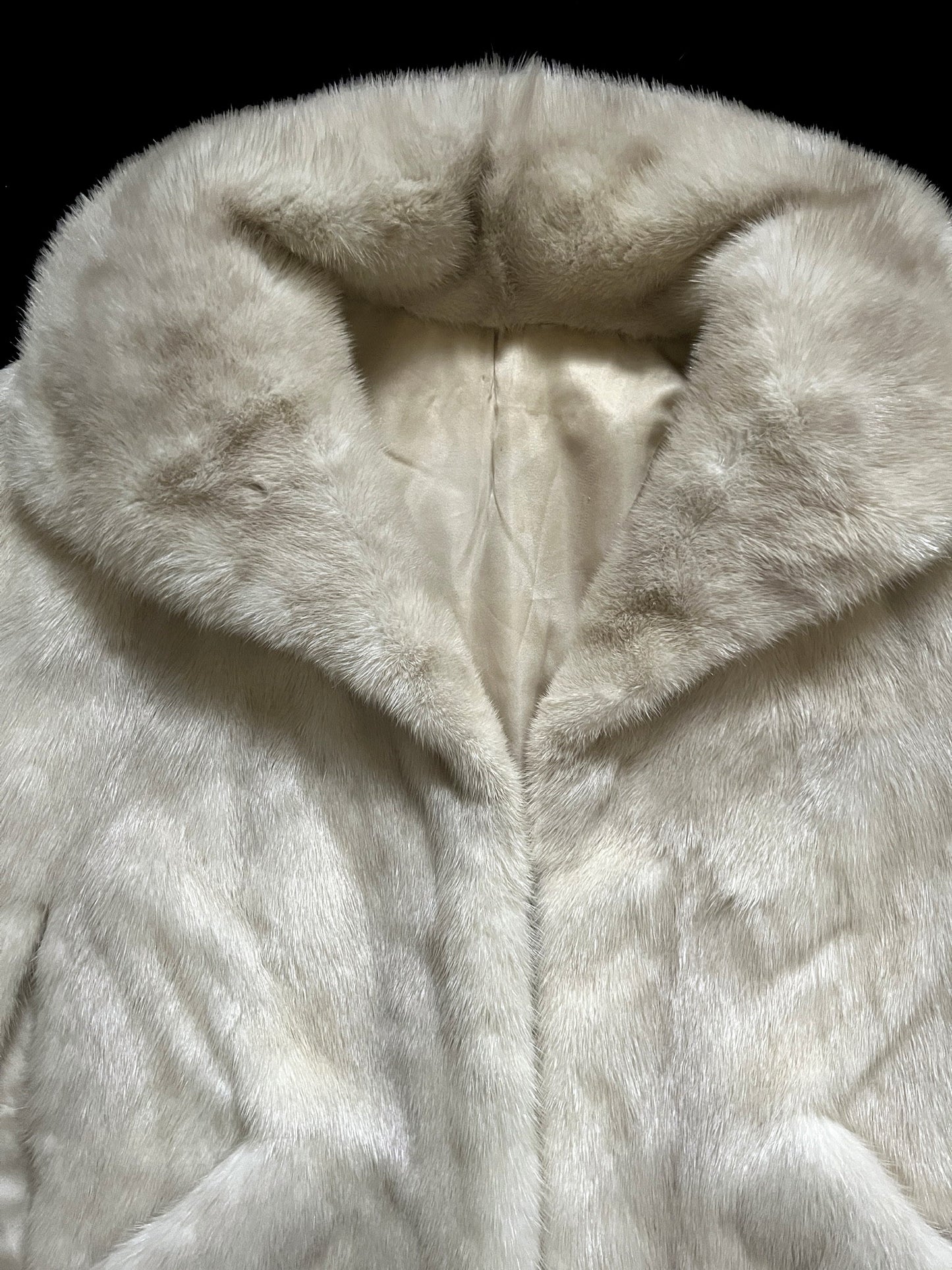 Azurene Ivory Mink Fur Cape